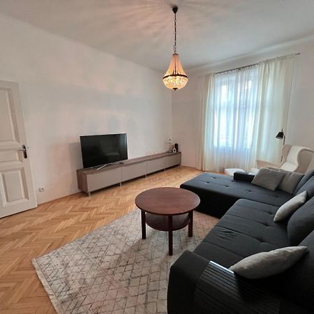 Stylish Flat In City Centre Bratislava Buitenkant foto