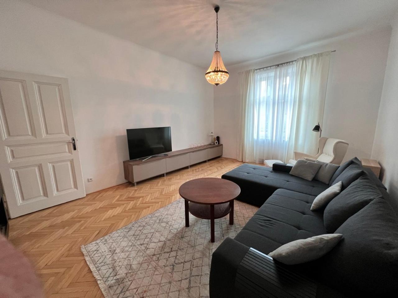 Stylish Flat In City Centre Bratislava Buitenkant foto