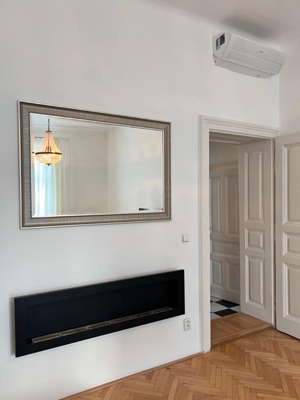 Stylish Flat In City Centre Bratislava Buitenkant foto